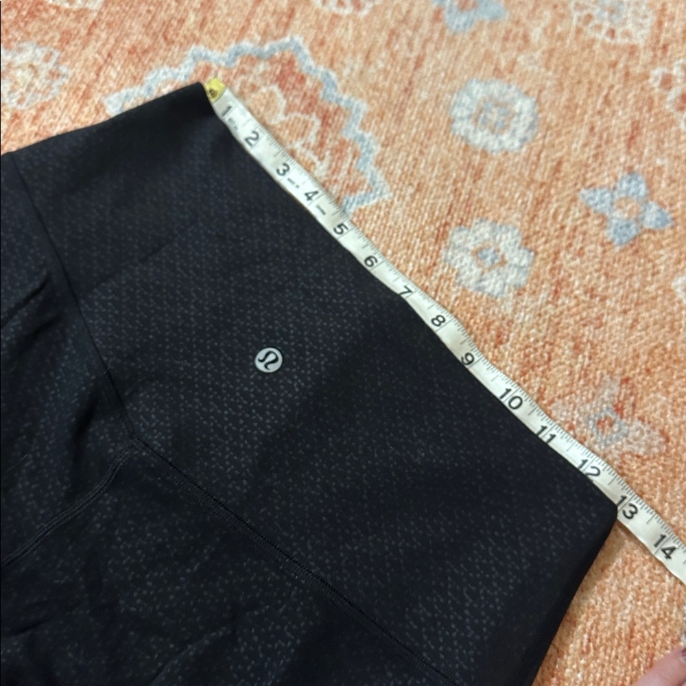 Lululemon Align Crop *21" Monochromic Black Emboss W6AXOS size 8 - Picture 8 of 9